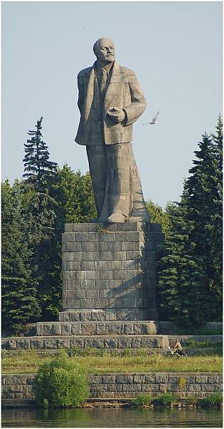 Lenin watches the area, Dubna(RU)